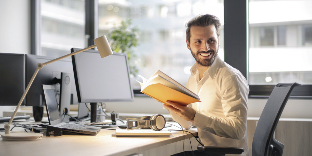 Versicherungswirtschafter am Arbeitsplatz